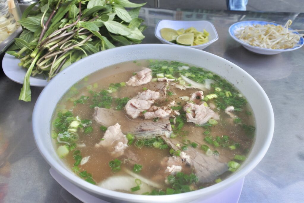 Phở Phú Vươngのフォー